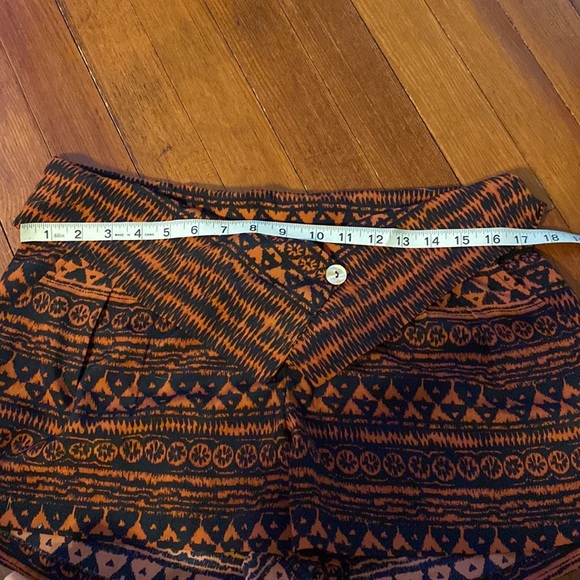 Line & Dot Aztec Medium Shorts - Picture 6 of 6